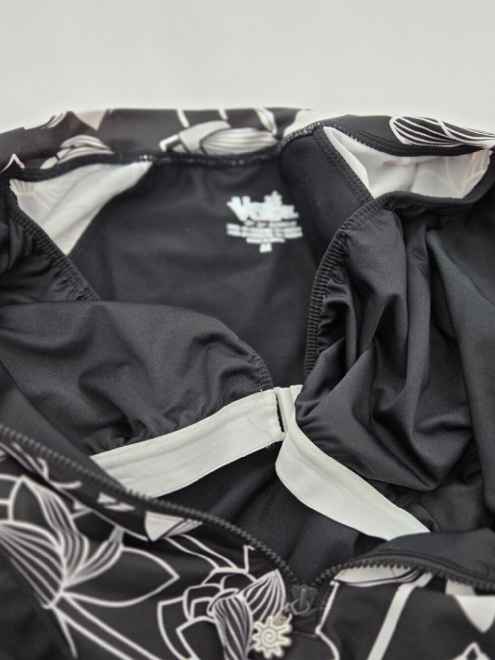 Black & White Floral Long Sleeve One Piece Rash Guard M - Picture 6 of 8